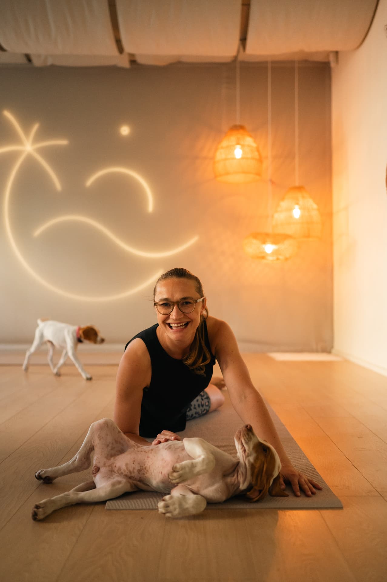 Yoga so šteniatkom v Dogga štúdiu